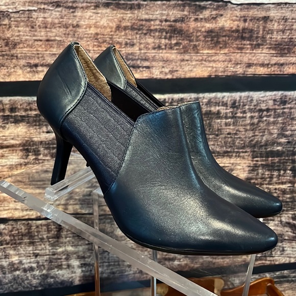 Calvin Klein heels - Picture 2 of 10